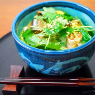 調味料いらずでお手軽♪サンマ缶とミツバの卵とじ丼